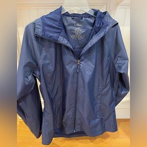 LLBean Women’s size medium rain coat navy